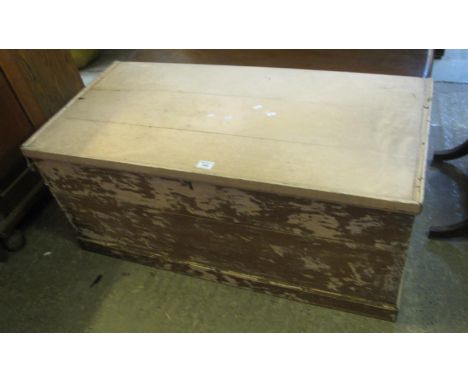 Vintage painted pine trunk.(B.P. 21% + VAT) 