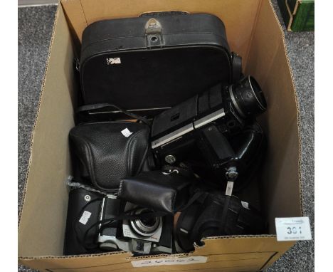 Classic autozoom vintage cinecamera in case, together with other similar items, Kodak camera, Coronet etc. (B.P. 21% + VAT) 