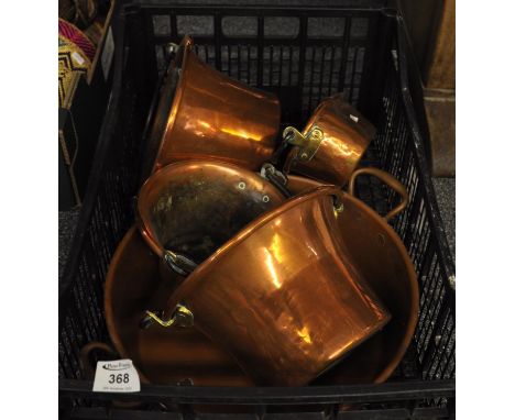 Box of vintage copper to include; preserving pan, other pans with swing handles etc.(B.P. 21% + VAT) 