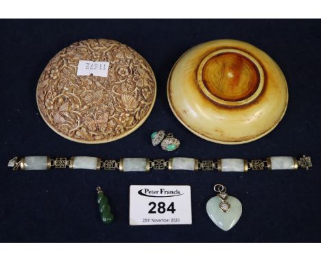 Jade bracelet and heart pendant, green stone pendant and a pair of earrings.(B.P. 21% + VAT) 