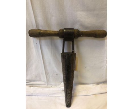  Sale Item:    VINTAGE BUNG HOLE BORER   Vat Status:   No Vat   Buyers Premium:  This lot is subject to a Buyers Premium of 1