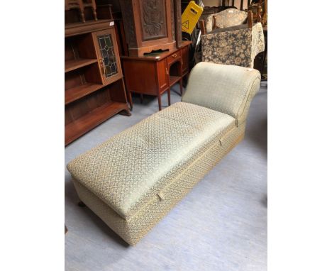  Sale Item:    CHAISE LONGUE   Vat Status:   No Vat   Buyers Premium:  This lot is subject to a Buyers Premium of 15% + Vat @