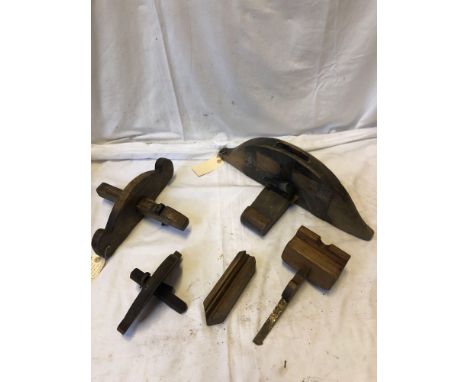  Sale Item:    BOX VINTAGE COOPERS TOOLS (AF)   Vat Status:   No Vat   Buyers Premium:  This lot is subject to a Buyers Premi