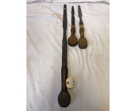  Sale Item:    2 TURNSCREWS &amp; HEAVY DUTY SCREWDRIVER  Vat Status:   No Vat   Buyers Premium:  This lot is subject to a Bu