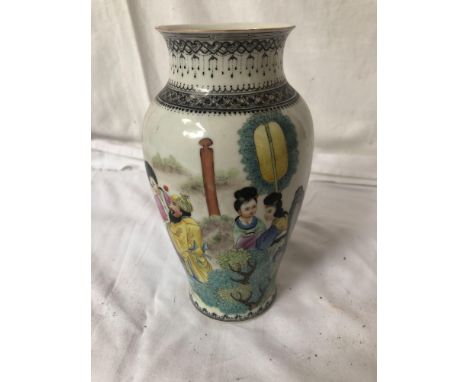  Sale Item:    CHINESE REPUBLIC PORCELAIN VASE (AF)  Vat Status:   No Vat   Buyers Premium:  This lot is subject to a Buyers 