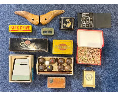 Box of Collectibles, comprising a Solar colour viewer, vintage tins, a Park Drive box of dominoes, Lindop's Lotto, box of tab