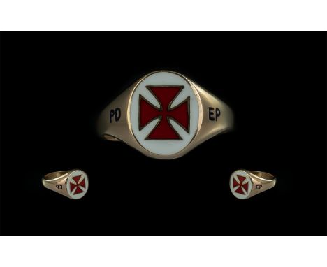 9ct Gold Ring With Maltese Cross on White Enamel to Centre of Ring. Marked 9ct Gold to Shank. Ring Size S - T, Weight 7.5 gra