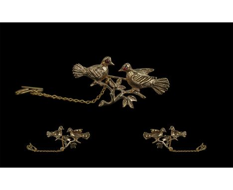 Ladies - Exquisite 9ct Gold Two Turtledoves Brooch. The Turtledoves Set with Garnet Eyes / Safety Chain. Marked 9ct. Size 1.5