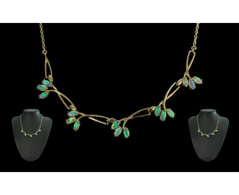 Ladies Attractive 9ct Gold Opal Set Necklace, Pretty Design. Marked 9ct. The 15 Opals of Good Colour and Form. Very Good Cond