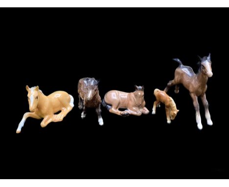 Beswick Horse Animal Figures (5) in total. To include a model of a Palomino foal lying down , number 915, Light brown gloss A