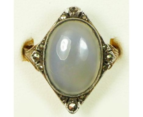 An Art Deco 9ct rose gold, silver set Chalcedony panel ring, with marcasite points, S, 4.4gm 