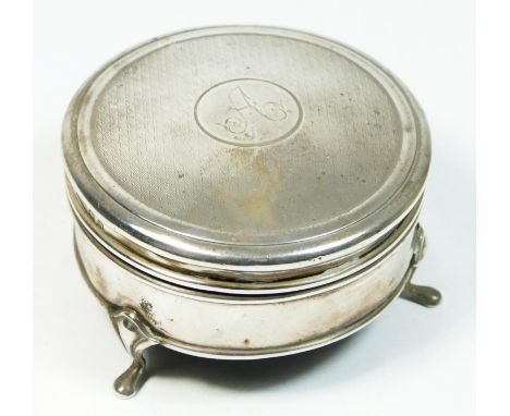 A silver trinket box, Birmingham 1911, the hinged lid with engine turned decoration, raised ob three pad feet, diameter 8cm 