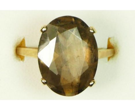 A 9ct gold and smokey quartz ring, 16 x 12mm, P, 3gm 