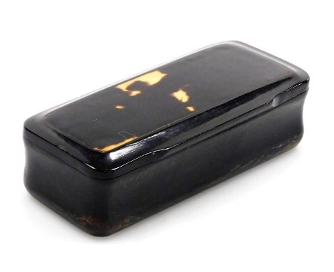 A late 19thC French horn and tortoiseshell snuff box, bears partial paper label to interior of lid, 9cm wide. 