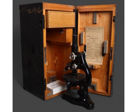 Ernst Leitz Wetzlar - a WW2 period German made microscope, serial number 371645, together with a selection of oil immersions,