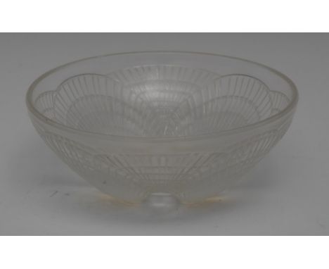 A René Lalique Coquilles opalescent and clear glass bowl, the underside moulded with four scallop shells, 15.5cm diam, wheel 