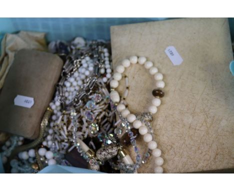 Vintage costume jewellery to include diamante earrings, brooches and hair clips, paste and rhinestone brooches and earrings, 