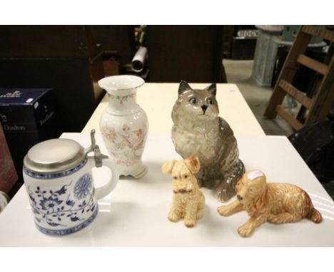 Small collection of vintage ceramics to include Sylvac Dogs and a Royal Doulton Cat, model 1867 etc
