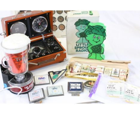 Box of mixed collectables to include Retro Radios, light up bar sign, cigarette cards etc