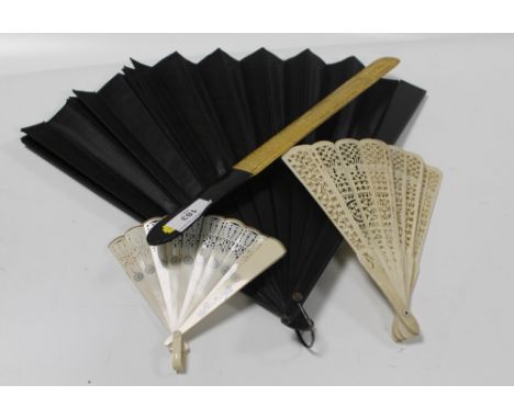 THREE VINTAGE FANS TOGETHER WITH A TREEN PAGE TURNER 