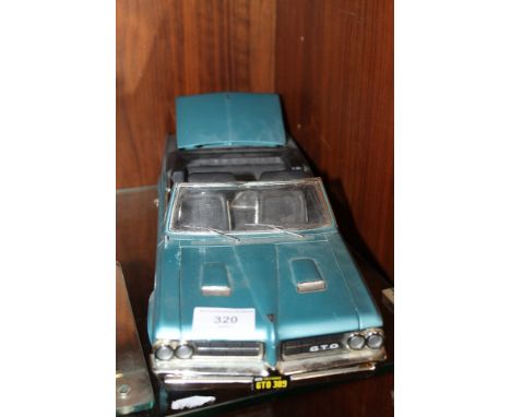 A DIECAST MODEL OF AN AMERICAN CLASSIC CAR 