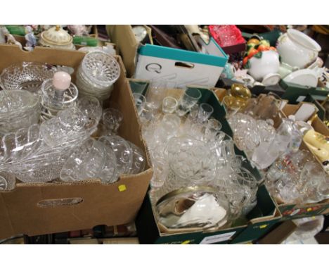 THREE TRAYS OF ASSORTED GLASSWARE TO INCLUDE A GLASS LAMP 
