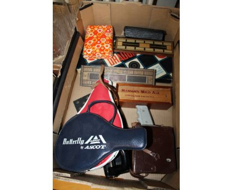 A BOX OF VINTAGE GAMES TO INCLUDE DOMINOS, DRAUGHTS, ETC 