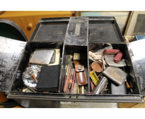 A TIN TRUNK CONTAINING A QUANTITY OF COLLECTABLES, TO INCLUDE SMOKING RELATED ITEMS, PEN KNIVES, ETC 