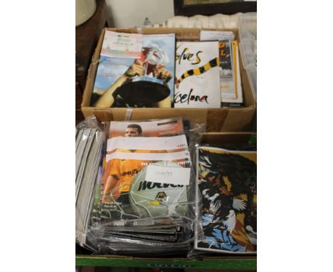 A SELECTION OF WOLVERHAMPTON WANDERERS FOOTBALL PROGRAMMES AND EPHEMERA, TO INCLUDE TICKET STUBS, ETC 