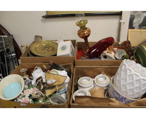 FOUR TRAYS OF ASSORTED CHINA AND CERAMICS TO INCLUDE AYNSLEY, WEDGWOOD, ETC. TOGETHER WITH A BRASS PARAFFIN LAMP
