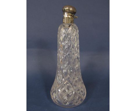 Good quality Walker &amp; Hall silver topped cut glass decanter/flask, with star cut base, Sheffield 1921, 29 cm high 