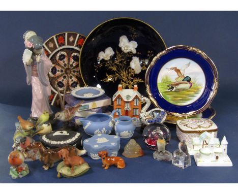 A collection of decorative ceramics including boxed Spode decorative plates showing pheasant and mallard from the Game Bird s