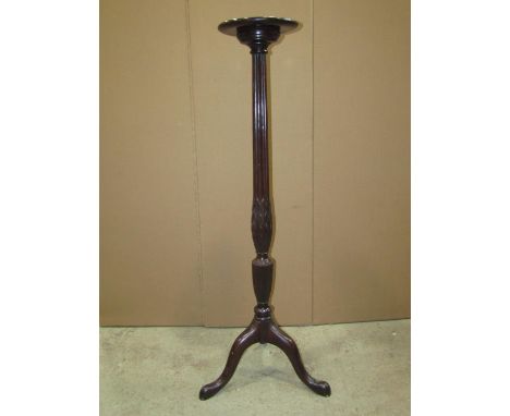 A mahogany torchere in the Hepplewhite style with reeded and carved pillar and swept tripod, 138 cm high 