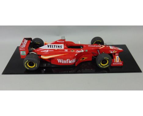 Static Kerbside 1:6 scale model of Williams Formula 1 Racing car, FW20 1998, driven by Jacques Villeneuve, in display case (c