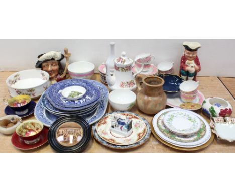 A quantity of ceramics to include hand-painted Aynsley cups and sauces, Colclough floral coffee pot, Worcester 'Mafon' patter
