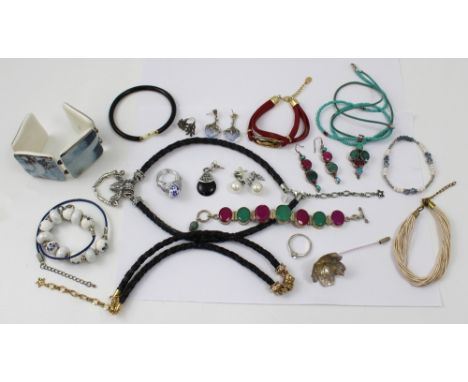 A quantity of costume jewellery to include leather and metal mounted necklaces and bracelets, ceramic beads, a gem set and tu