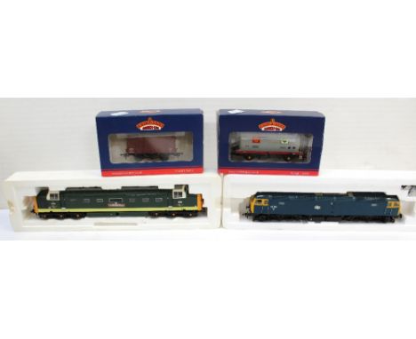 Two boxed Bachmann Branch-Line locomotives comprising 32-525A Class 55 Deltic 55 002 'The Kings Own Yorkshire Light Infantry'