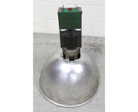 A Thorn DHRM400 industrial light with bulb, length 76cm. CONDITION REPORT Dented at top.