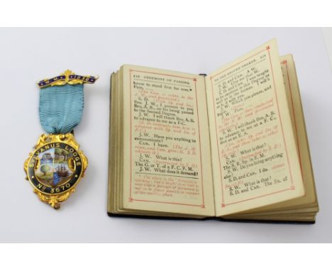 A 1930 15ct gold and enamelled Silvanus Lodge Masonic medal, no.3670, with 15ct banner enamel decorated detailed 'W.M.1930', 