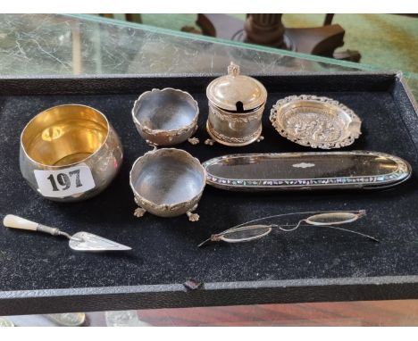 Collection of Edwardian an later Silver Cruet ware 142g total, White metal figural embossed ashtray, Mother of Pearl Silver T