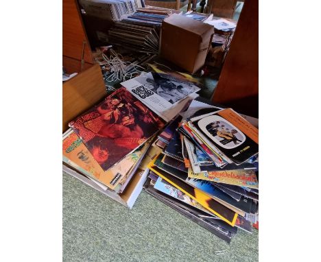 Good Collection of Vinyl Records and Singles to include Bare Wires John Mayalls Blues Breakers, Cream Disraeli Gears, Bob Dyl