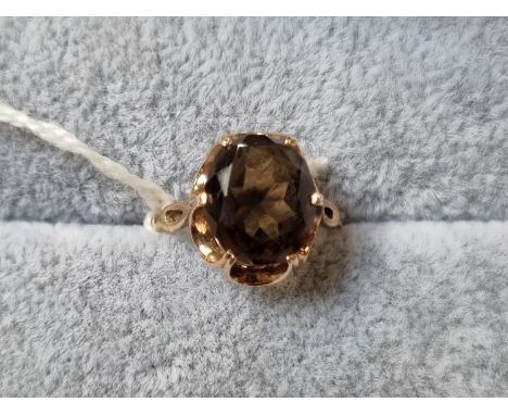 Ladies 9ct Gold Smokey Quartz Ring 3.5g total weight. Size O 