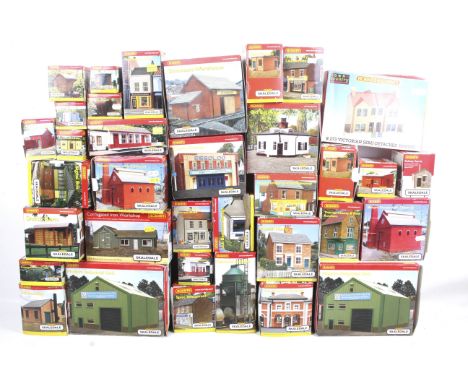 A large collection of OO gauge Hornby Skaledale buildings. Noting cottages, industrial units etc, all boxed. Condition Report