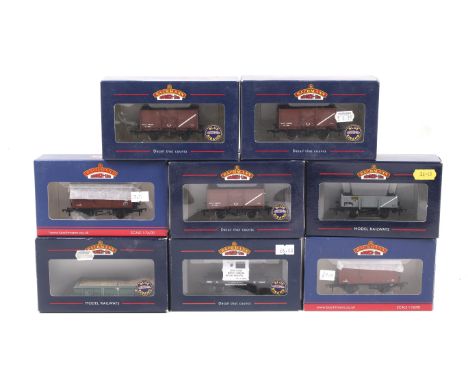 Eight Bachmann OO gauge goods wagons. Feturing bulkers, flatbeds and vans etc, all in original boxes.