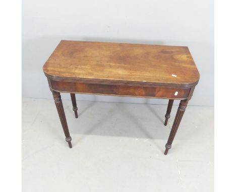 A 19th century mahogany fold-over tea table. 88x72x44cm. 