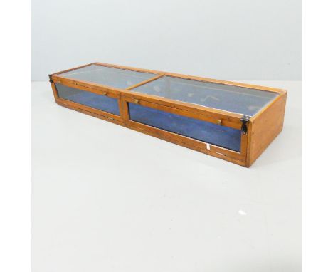 A Victorian oak table-top display cabinet. 138x20x39cm.One pane cracked. 