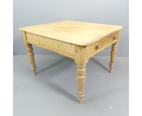 A scrub-top pine farmhouse kitchen table, with end frieze drawer and turned legs. 113x74x99cm. 