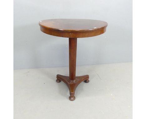 A mahogany circular tilt-top occasional table, on central column with platform base. 62x73cm. 
