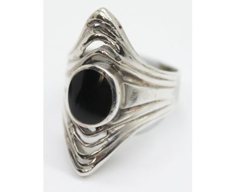 Ladies fancy shaped onyx ring, size L. P&amp;P Group 1 (£14+VAT for the first lot and £1+VAT for subsequent lots) 