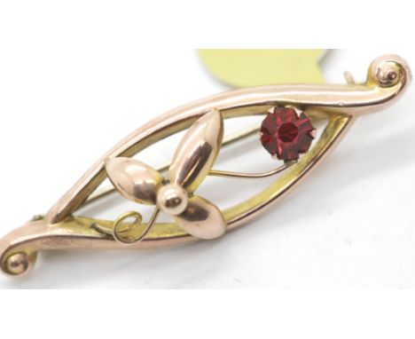 Antique stone set rose gold brooch. P&amp;P Group 1 (£14+VAT for the first lot and £1+VAT for subsequent lots) 